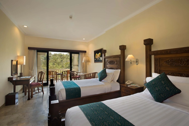 Deluxe Twin room with pool view