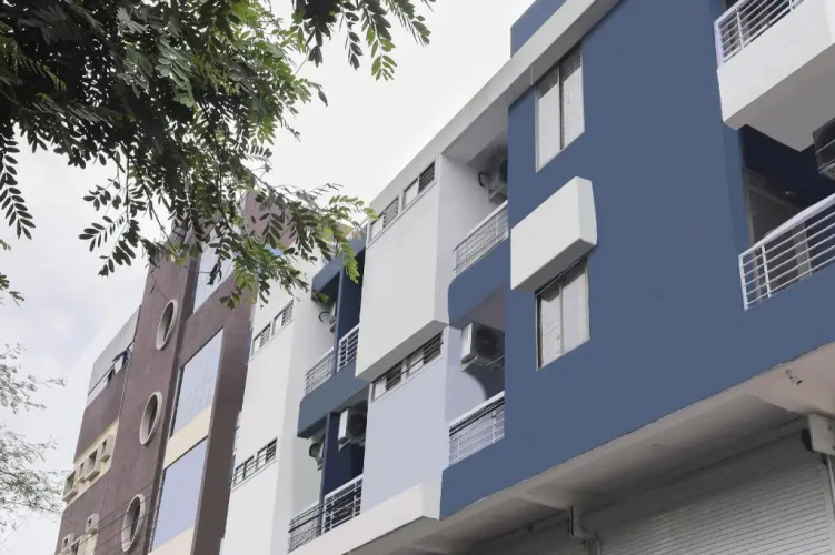 La Flora by OYO Rooms