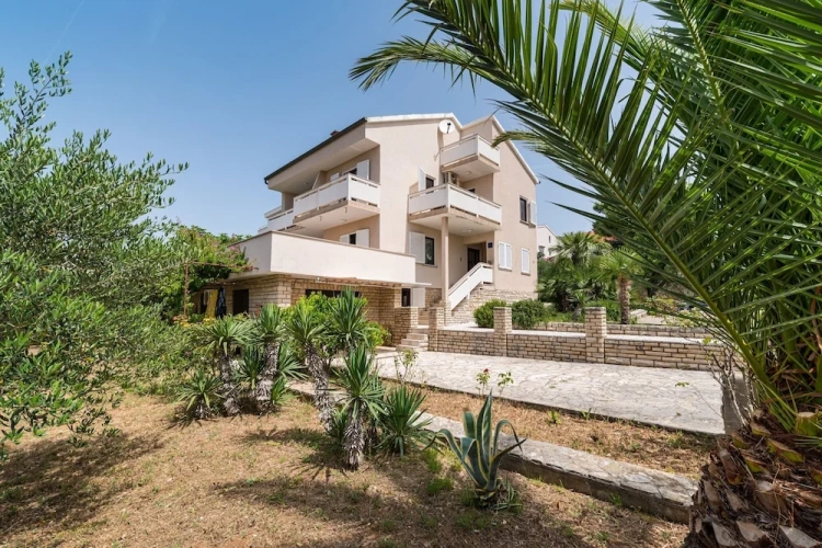 1 Bedroom Apartment with balcony and with garden view