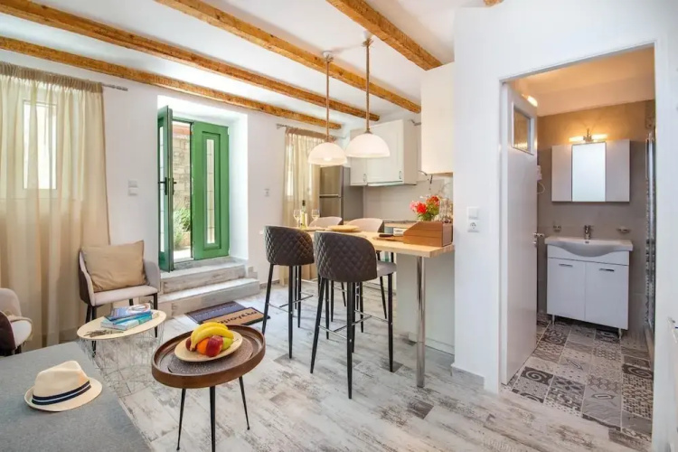 Loggos Couple Suite By Konnect