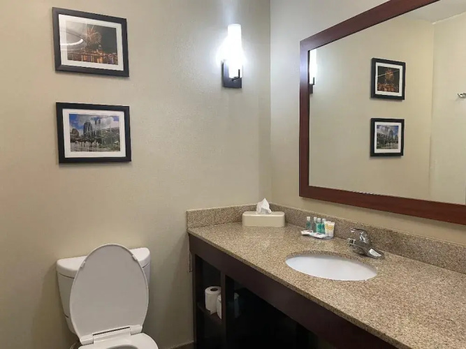 Spark by Hilton Cincinnati Fairfield