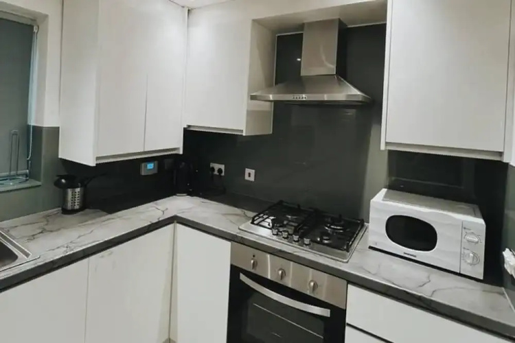Stunning 3-bed House in Oldbury