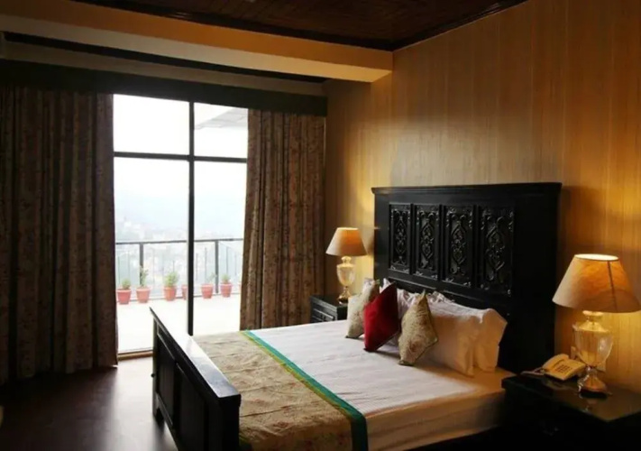 Adb Rooms The Oak Tree House