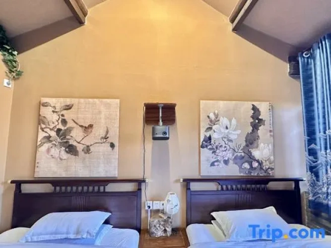 Standard Twin room with courtyard view