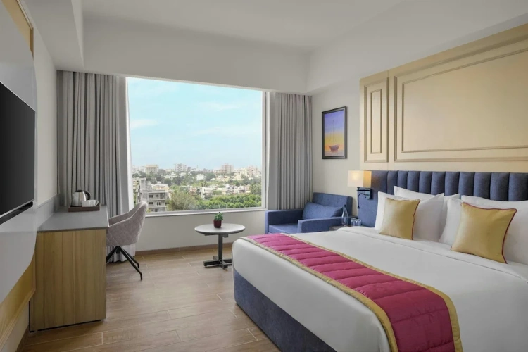 Standard Double room with city view