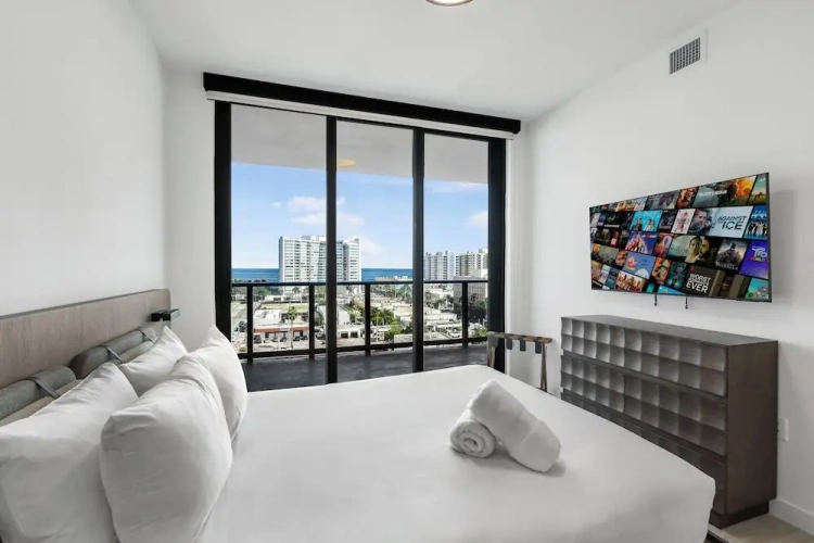 Luxury room with balcony and with city view