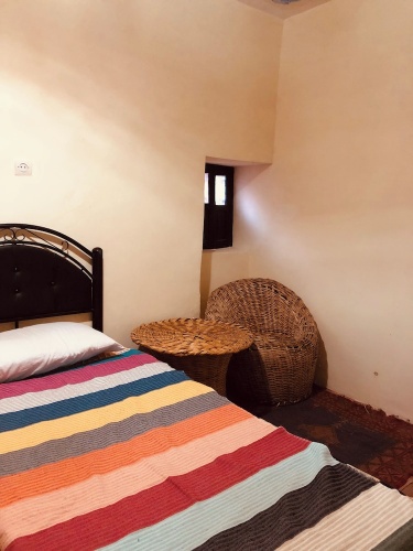 Comfort room with mountain view