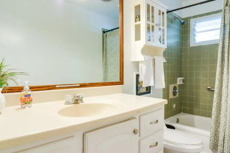 The Lahaina Bungalow