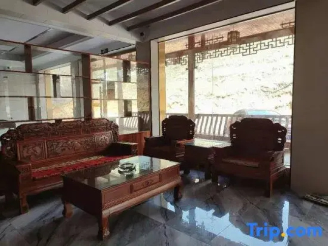 Yifeng Hotel