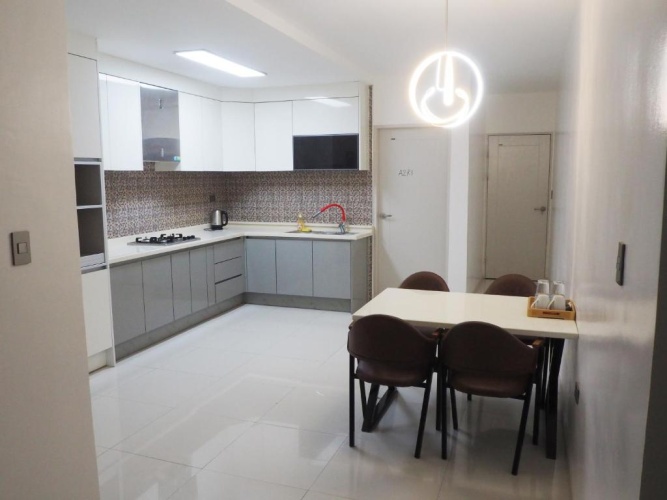 3 Bedrooms Apartment