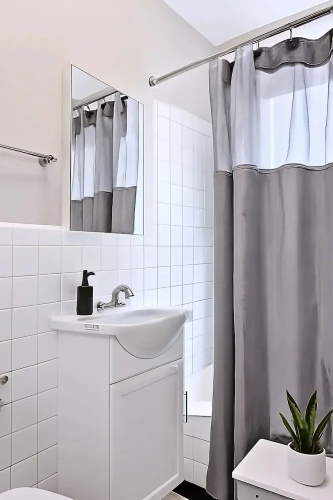 1BR Gold Coast Vintage Gem - SP 1700