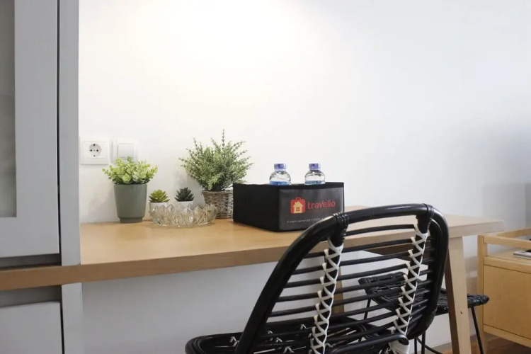 Comfy & Artsy Studio at Beverly Dago Apartment