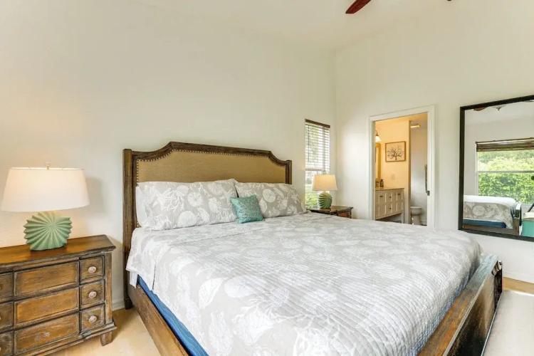 5 Mi to Naples Beach - Getaway w/ Screened Lanai!