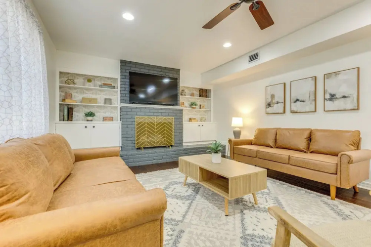 Family-friendly Home: 6 Mi to Downtown Mobile!