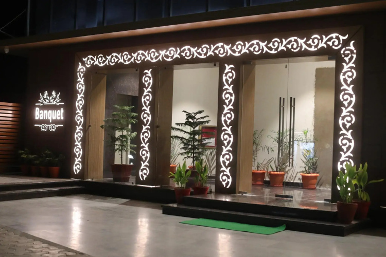 Pavna Palace Hotel