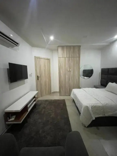 4 bedroom apartment available osapa