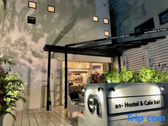 En- Hostel & Café Bar