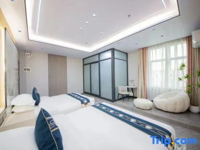 4 Bedrooms Deluxe Suite with balcony