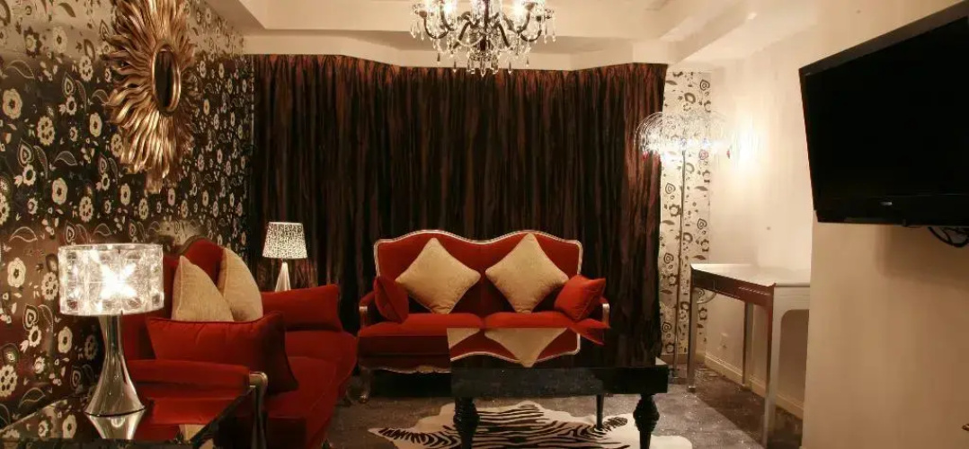 The Luxe Manor