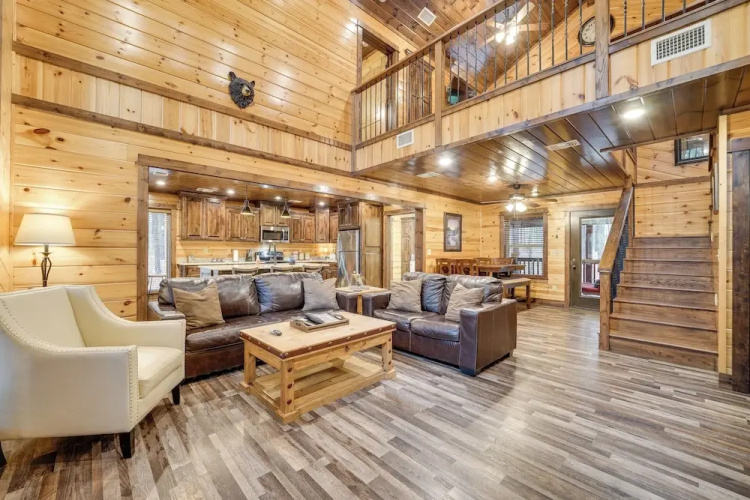 Broken Bow Cabin on 1 Acre w/ Hot Tub & Fire Pit!