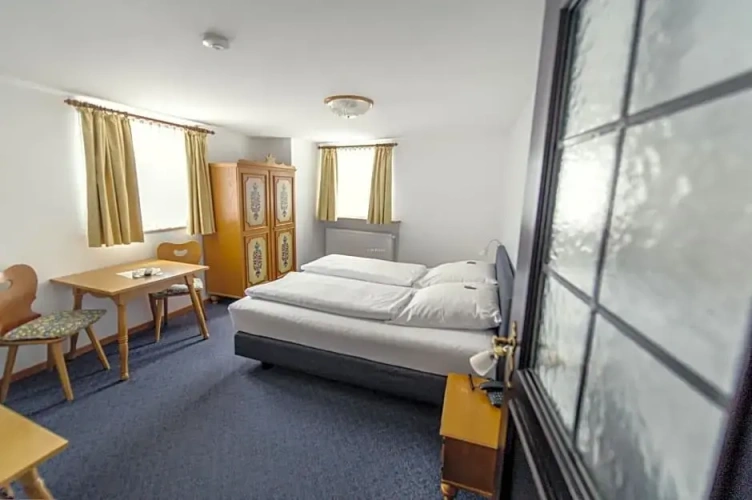 Economy room