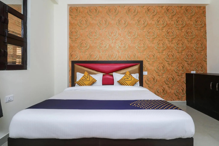 OYO 64416 Crown View 2
