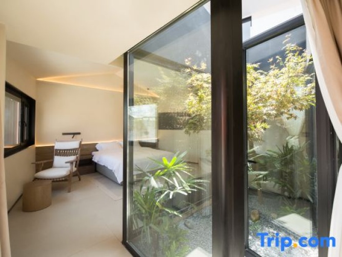 Standard Double room with view