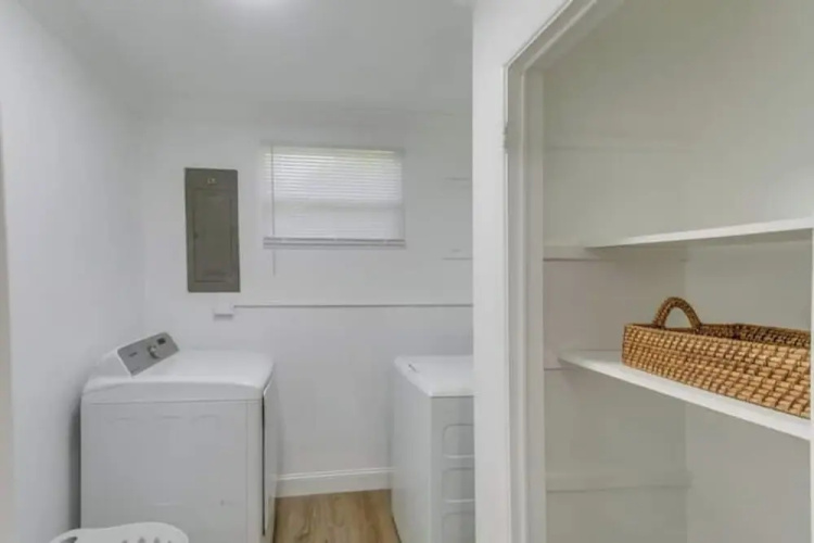3BR Charming Retreat W & Deck & Wifi