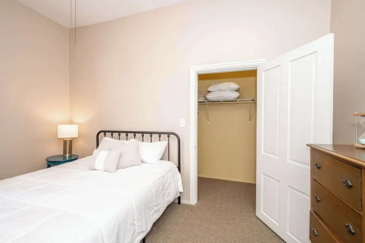 Historic Gem Russell Suite 3 A Downtown Dream!