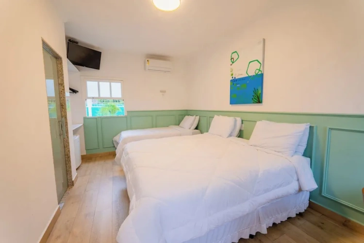 Standard Triple room