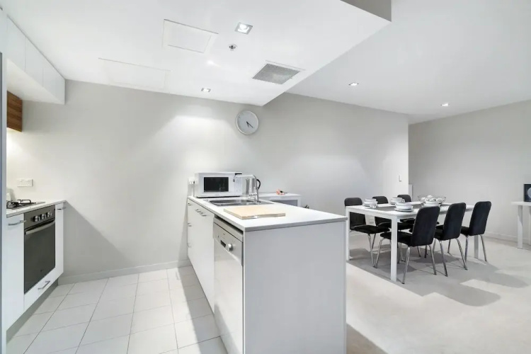 MIRANDA, 1BDR Docklands Apartment