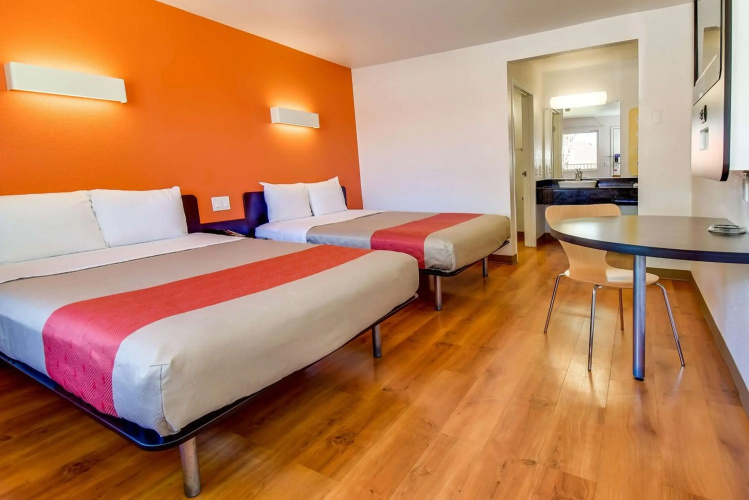 Motel 6 Riverside, CA - South
