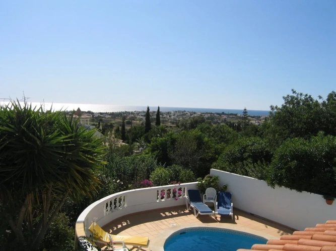 4 Bedrooms Villa