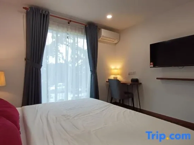 Deluxe Double Suite with garden view