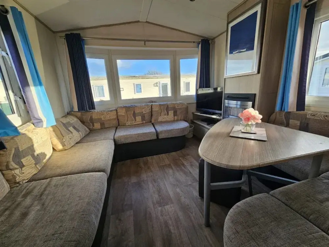 2 Bed Caravan Leanne Centeal Heated