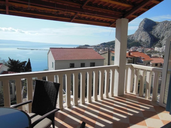 Apartment with sea view