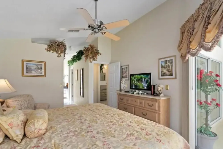 4 Bed Hampton Lakes Holiday Home