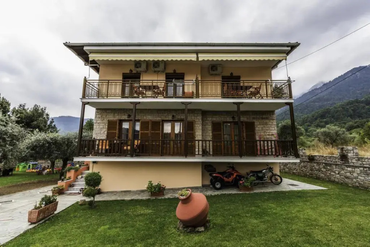 Dryades Apartments & Studios
