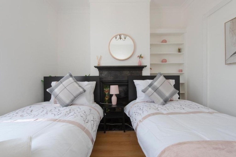 3 Bedrooms Cottage