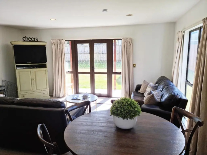 56 Conical Hill Road