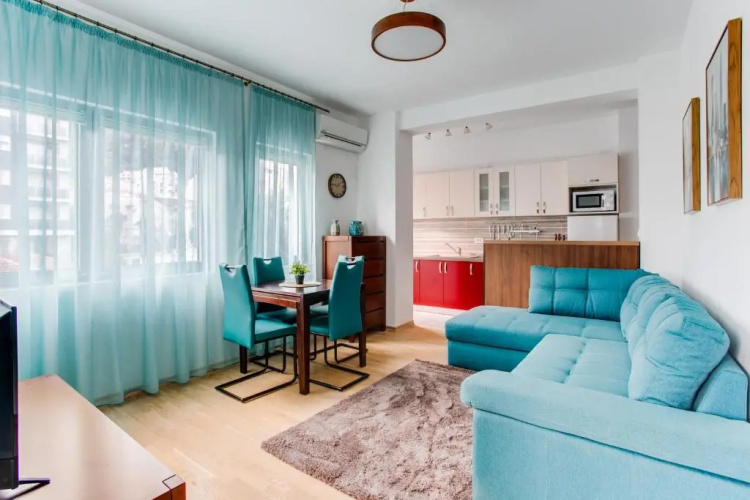 Apartments Lora 13.Jula, 15