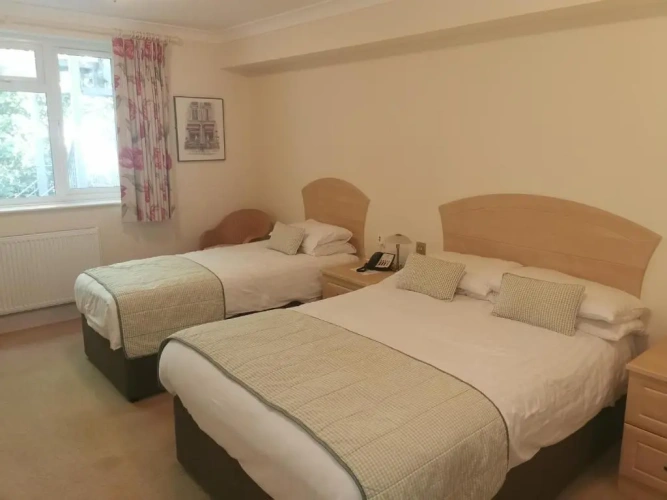 Standard Triple room