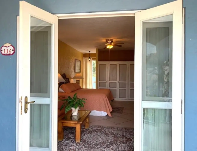 Standard room with pool view