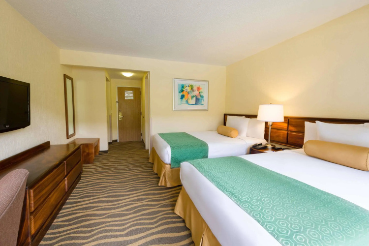 Irazu Hotel & Studios