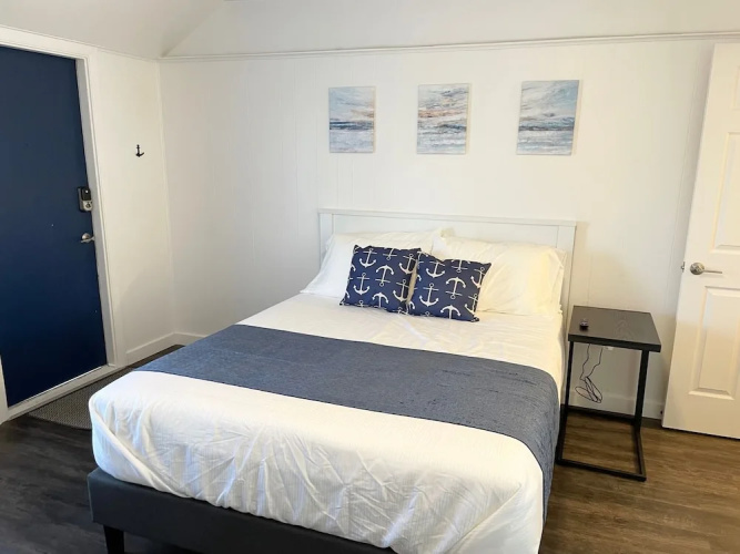 Anchor Bay Inn and Suites