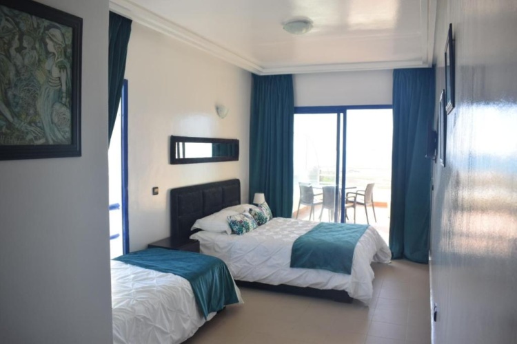 Standard Triple room with sea view