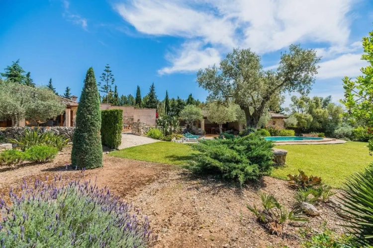 2 Bedrooms Villa