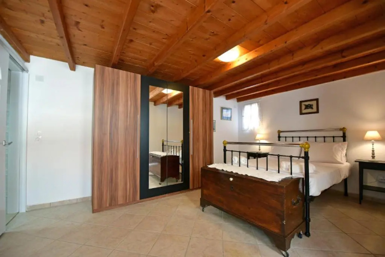 Arco I/ Downtown Rustic Apartment/4 min from port