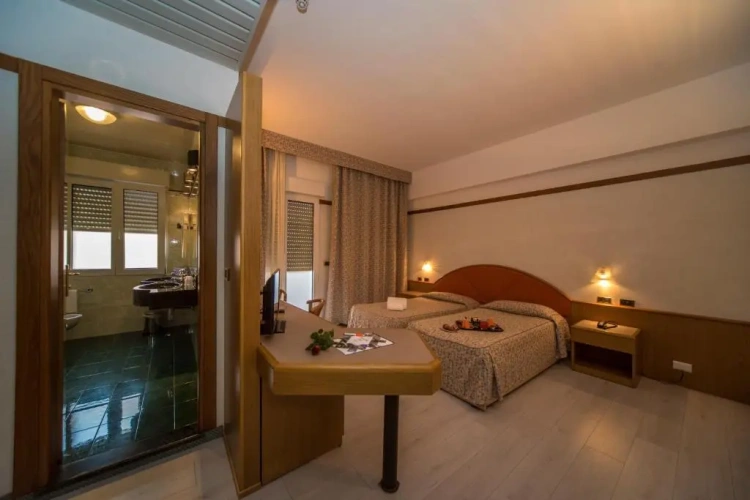 Standard Triple room