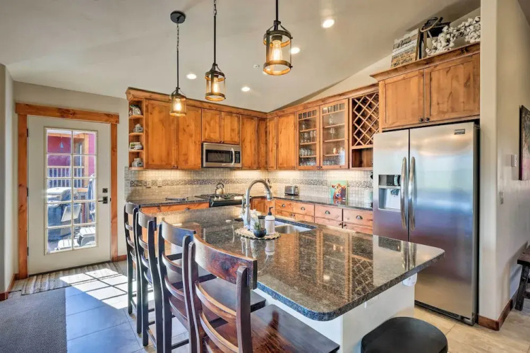 Winter Park Condo w/ Hot Tub & Mountain Views!